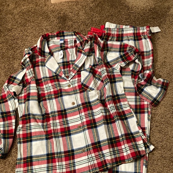 Old Navy Other - OLD NAVY. New 2 PIECE FLANNEL PAJAMA SET. SIZE LARGE. WOMEN’s. NWT